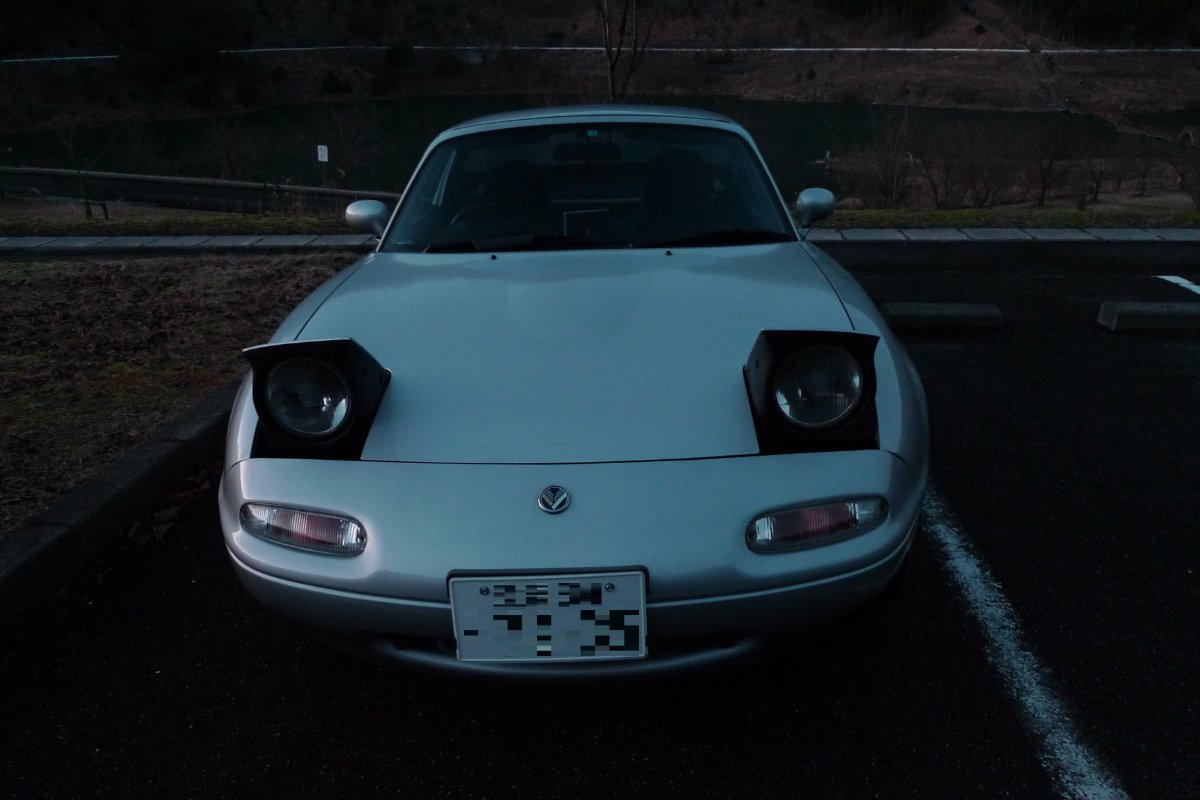 Mazda MX-5 NA roadster front three-quarter view, Wikimedia Commons photo
